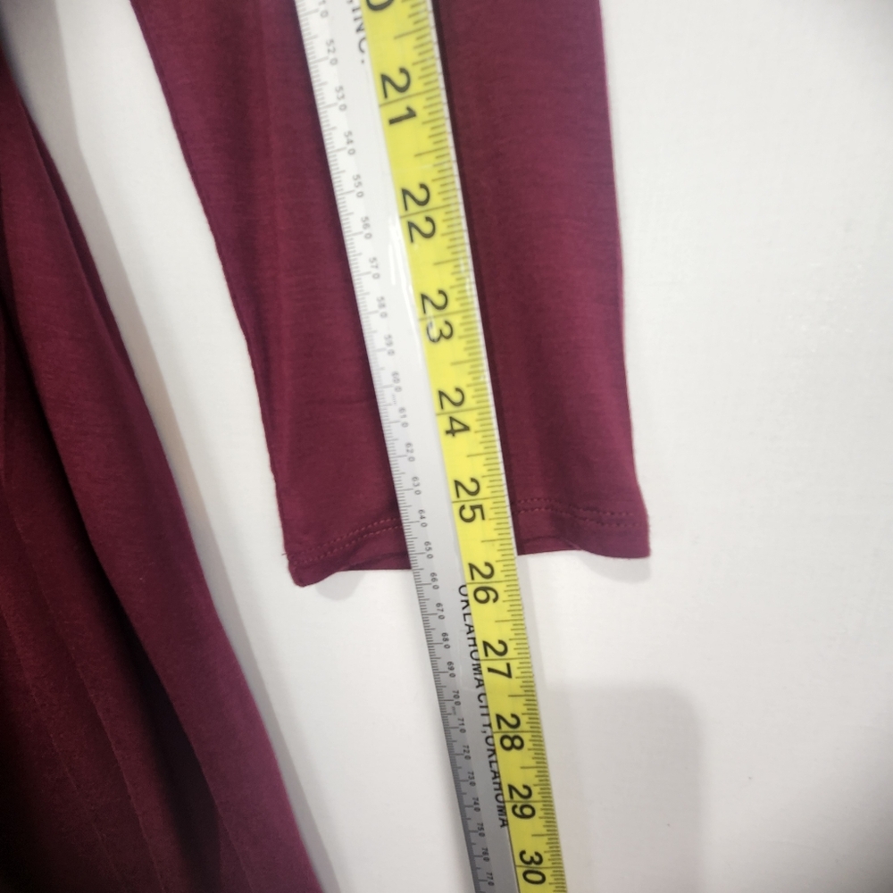 A Pea in the Pod Maternity Maroon Lace Accent Robe Size M - Picture 6 of 7